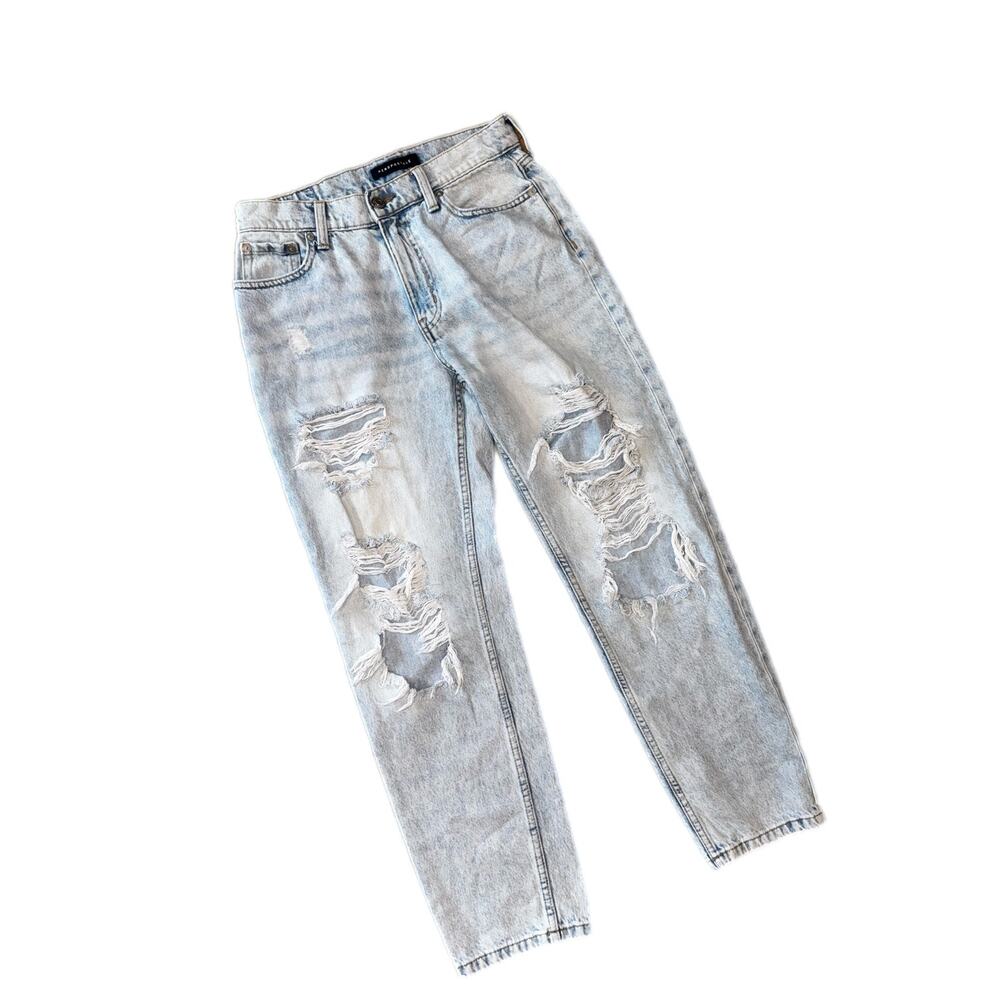 Aeropostale high-rise mom jeans in a light wash with ripped destruction size 6